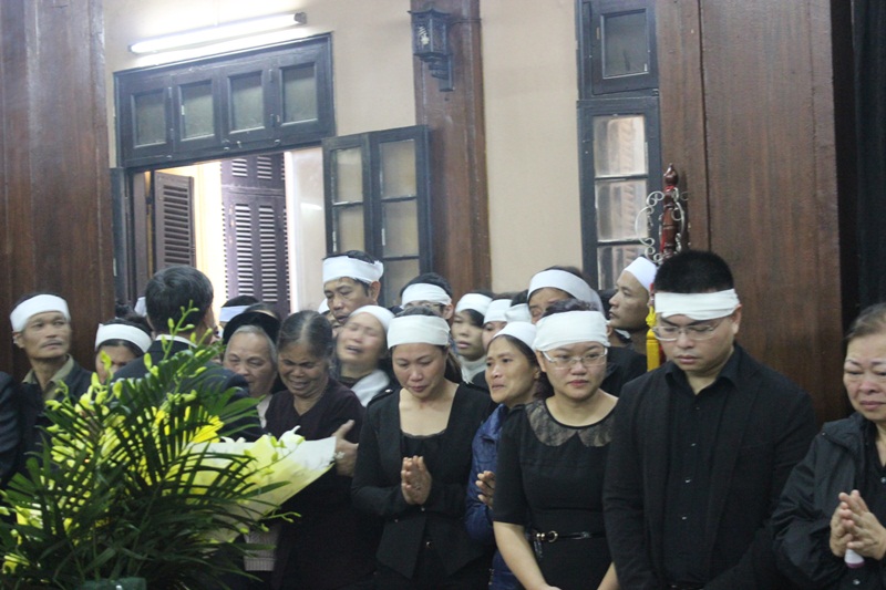 Những người trong gia đ&igrave;nh ai cũng đều đau x&oacute;t trước sự ra đi bất ngờ của cả 3 mẹ con.