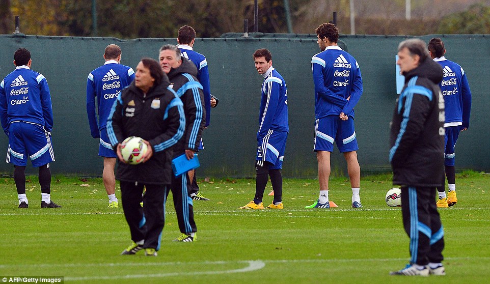 C&aacute;c tuyển thủ Argentina tập nhẹ v&agrave;o ng&agrave;y h&ocirc;m qua