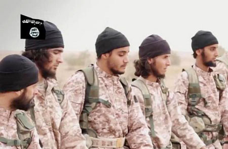 H&igrave;nh ảnh trong video phiến qu&acirc;n IS h&agrave;nh quyết &iacute;t nhất 15 binh l&iacute;nh Syria