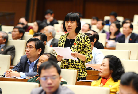 Đại biểu Đo&agrave;n Nguyễn Th&ugrave;y Trang (TP HCM) ph&aacute;t biểu tại Quốc hội ng&agrave;y 20/11