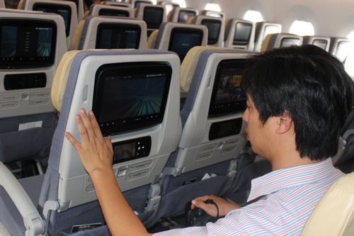 M&agrave;n h&igrave;nh cảm ứng với thiết kế rộng đ&aacute;p ứng c&aacute;c nhu cầu giải tr&iacute; cho h&agrave;nh kh&aacute;ch