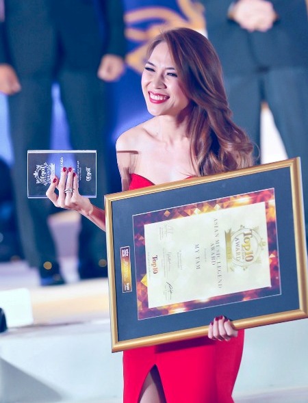 Mỹ Tâm đã âm thầm sang Malaysia nhận giải thưởng này như cách mà cô vẫn hay làm khi sang nước ngoài nhận các giải thưởng quốc tế trước đây.