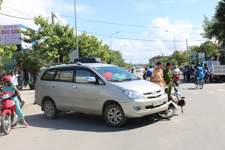 Vụ tai nạn xảy ra giữa chiếc xe m&aacute;y với chiếc 