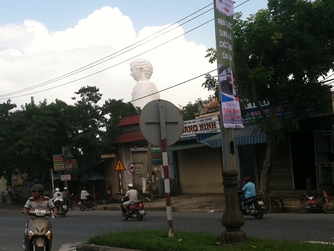 Kh&ocirc;ng chỉ g&oacute;p phần thực hiện mục ti&ecirc;u tiếp tục k&eacute;o giảm số vụ, số người chết v&agrave; số người bị thương do tai nạn giao th&ocirc;ng, hoạt động trong th&aacute;ng tưởng niệm nạn nh&acirc;n TNGT c&ograve;n nhằm k&ecirc;u gọi sự gi&uacute;p đỡ, chia sẻ từ cộng đồng về những tổn thất, mất m&aacute;t, kh&oacute; khăn của c&aacute;c nạn nh&acirc;n, gia đ&igrave;nh nạn nh&acirc;n tai nạn giao th&ocirc;ng.