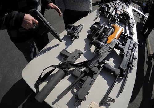 Kinh doanh vũ kh&iacute; thuộc danh mục ng&agrave;nh, nghề đầu tư kinh doanh c&oacute; điều kiện - ảnh minh họa