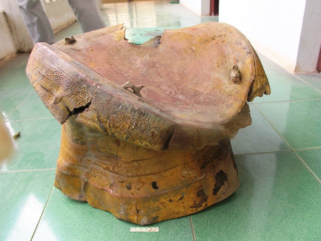 Chiếc trống đồng được gia đ&igrave;nh &ocirc;ng Hiển ph&aacute;t hiện khi đ&agrave;o ao