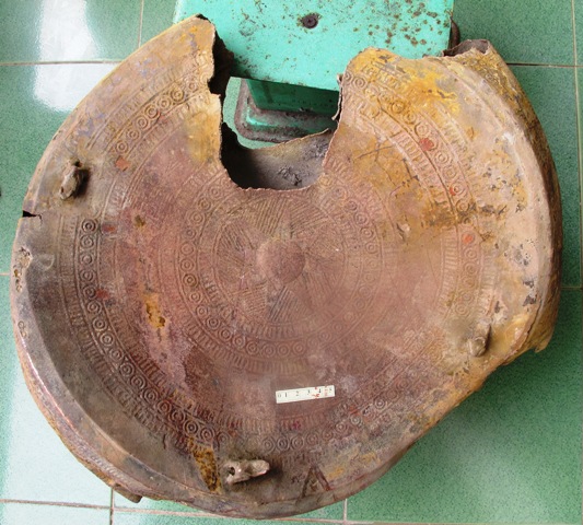 Bề mặt chiếc trống đồng cổ
