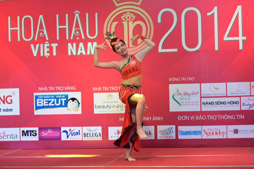 Trải qua nhiều phần thi, các thí sinh đã gây ngạc nhiên cho ban giám khảo với những bài thi đa dạng.