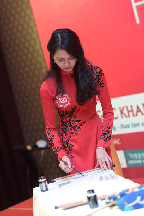 Nhiều tiết mục múa được đầu tư công phu như múa sen, múa lụa…