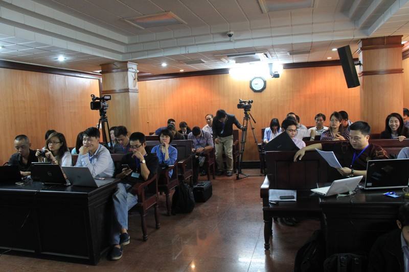 Phi&ecirc;n t&ograve;a