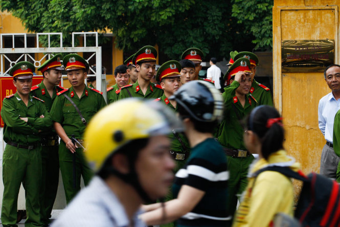 An ninh được bố tr&iacute; d&agrave;y đặc tại to&agrave; &aacute;n nh&acirc;n d&acirc;n tối cao to&agrave; ph&uacute;c thẩm tại H&agrave; Nội - Ảnh: Nguyễn Kh&aacute;nh/TT