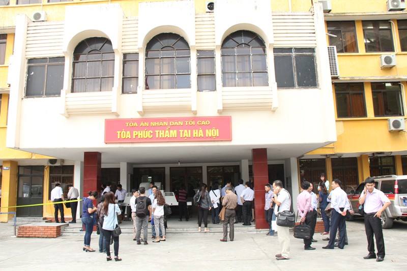 H&igrave;nh ảnh trước trụ sở T&ograve;a &aacute;n nh&acirc;n d&acirc;n Tối cao s&aacute;ng sớm nay