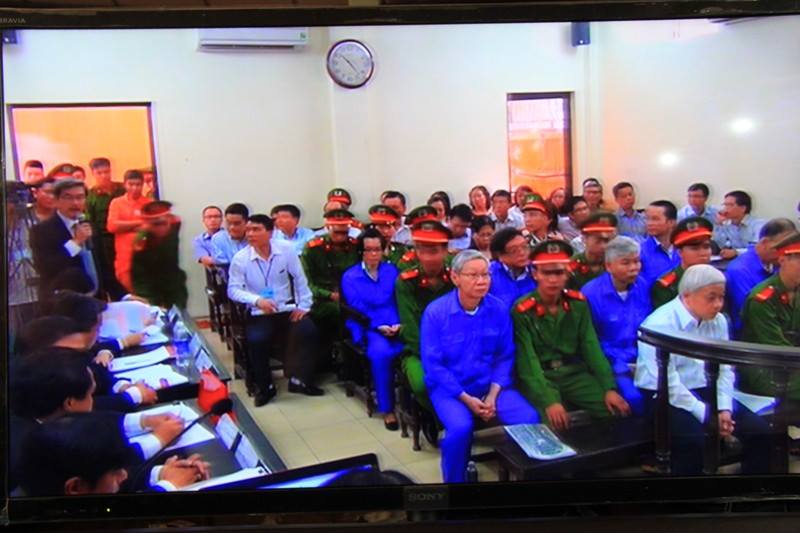 Quang cảnh b&ecirc;n trong phi&ecirc;n to&agrave;n qua m&agrave;n h&igrave;nh.