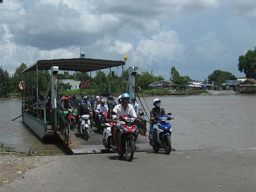 Cầu H&ograve;a Trung được x&acirc;y dựng th&igrave; người d&acirc;n huyện Đầm Dơi hết cảnh 