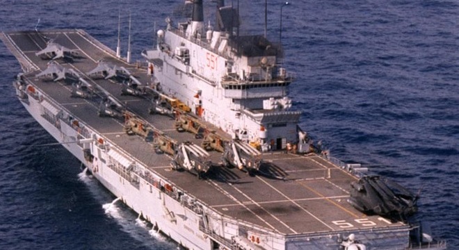 Được lắp 4 động cơ đẩy tua bin kh&iacute; Avio LM2500 (h&atilde;ng FIAT chế tạo theo giấy ph&eacute;p của General Electric) c&oacute; tổng c&ocirc;ng suất 82.000 m&atilde; lực; 6 m&aacute;y ph&aacute;t điện diesel (9,360 KW), bố tr&iacute; theo cấu h&igrave;nh COGAG. Tốc độ: hơn 30 hải l&yacute;. Phạm vi hoạt động 7.000 hải l&yacute; (13.000 km) ở tốc độ 20 hải l&yacute; (37 km/h). Thủy thủ đo&agrave;n: 630 người.