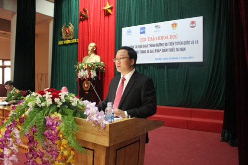 &Ocirc;ng Khuất Việt H&ugrave;ng, Ph&oacute; Chủ tịch Chuy&ecirc;n tr&aacute;ch Ủy ban ATGT Quốc gia ph&aacute;t biểu tại hội thảo