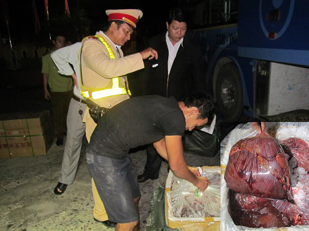Trong số hàng lậu có hơn 2 tạ nội tạng động vật