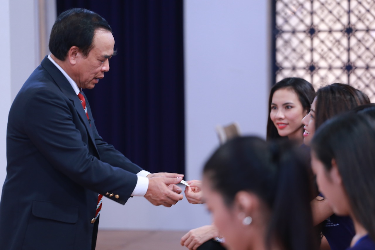  Là m&ocirc;̣t trong những nhà ngoại giao lão luy&ecirc;̣n và có nhi&ecirc;̀u đóng góp cho c&ocirc;ng tác ngoại giao của Vi&ecirc;̣t Nam, &ocirc;ng Ng&ocirc; Quang Xu&acirc;n còn được bi&ecirc;́t đ&ecirc;́n với tư cách là cha ru&ocirc;̣t của Hoa h&acirc;̣u Ng&ocirc; Phương Lan &ndash; Hoa h&acirc;̣u th&ecirc;́ giới người Vi&ecirc;̣t đ&acirc;̀u ti&ecirc;n.