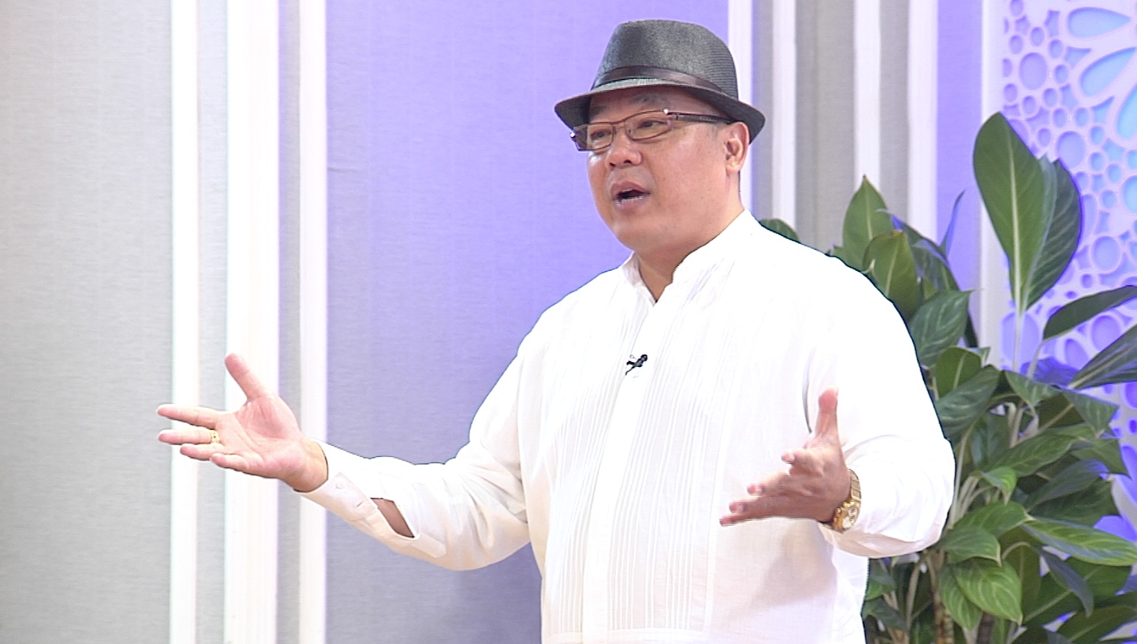 Vị kh&aacute;ch mời đặc biệt tiếp theo l&agrave; doanh nh&acirc;n Ho&agrave;ng Khải. L&agrave; một điển h&igrave;nh doanh nh&acirc;n th&agrave;nh c&ocirc;ng trong nhiều lĩnh vực, từ thương hiệu thời trang cao cấp &ldquo;Khải Silk&rdquo; đến hệ thốngkh&aacute;ch sạn, khu nghĩ dưỡng 5 sao đến chuỗi nh&agrave; h&agrave;ng c&oacute; thiết kế mang hơi thở cung đ&igrave;nh như Nam Kha, Ming hay Cham Charm&hellip;