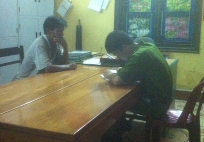 Đối tượng Nguyễn Viết Ch&iacute;nh tại cơ quan CA