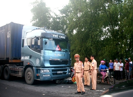 Hiện trường vụ tai nạn. Ảnh: D&acirc;n tr&iacute;