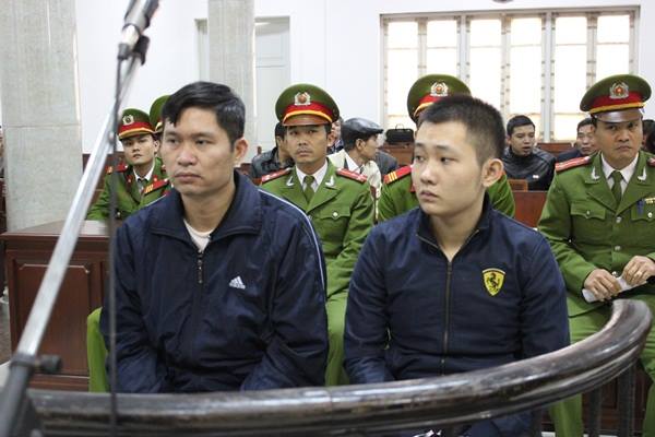 Hai bị c&aacute;o tại t&ograve;a
