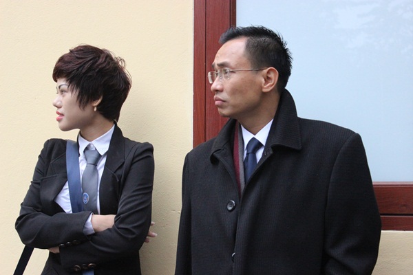 3.Luật sư Vũ Gia Trưởng v&agrave; luật sư Phạm Hương Giang l&agrave; 2 luật sư bảo vệ quyền lợi cho nạn nh&acirc;n vụ C&aacute;t Tường