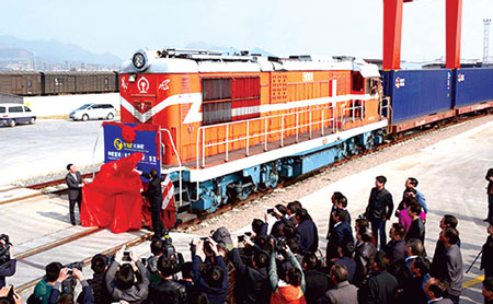 Đoàn tàu 82 toa này sẽ tới Madrid (Tây Ban Nha) trong tháng 12 này sau khi đi hết quãng đường 10 nghìn km