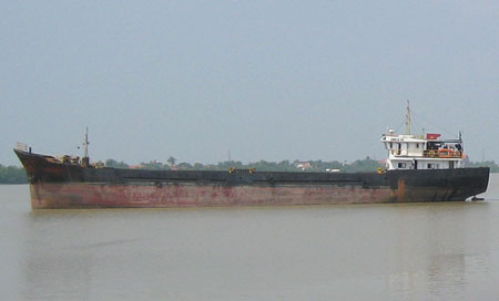 T&agrave;u biển hạn chế III nếu chỉ kho&aacute;c &aacute;o t&agrave;u SB để &ldquo;l&aacute;ch luật&rdquo; chạy vượt tuyến như hiện nay sẽ g&acirc;y mất an to&agrave;n v&agrave; cạnh tranh kh&ocirc;ng l&agrave;nh mạnh