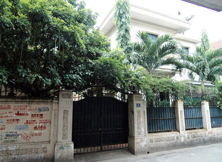 Căn biệt thự 12 Nguyễn Chế Nghĩa m&agrave; &ocirc;ng Ho&agrave;ng Văn Nghi&ecirc;n kh&ocirc;ng chịu trả suốt 8 năm qua Ảnh: Văn Huế