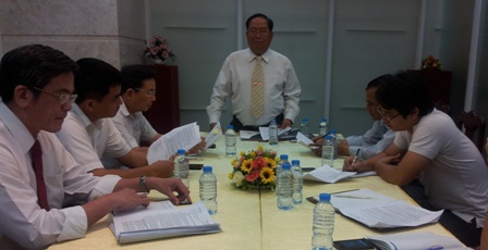 &ocirc;ng Tạ Long Hỷ, Chủ tịch Hiệp hội taxi TPHCM chia sẻ với b&aacute;o giới về việc kiến nghị Ch&iacute;nh phủ ngừng hoạt động Uber