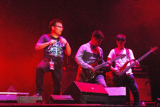 Những Rocker trẻ đốt ch&aacute;y đ&ecirc;m hội