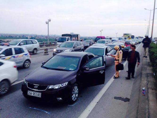 Hiện trường của vụ tai nạn li&ecirc;n ho&agrave;n