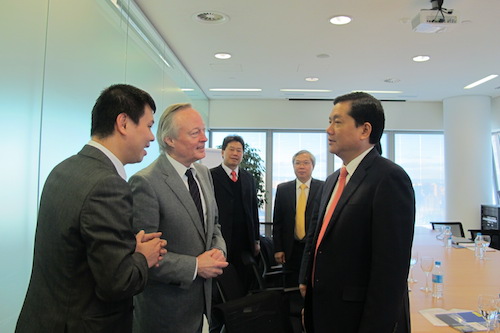 Ph&oacute; Chủ tịch ki&ecirc;m TGĐ điều h&agrave;nh tập đo&agrave;n OHL (T&acirc;y Ban Nha) trao đổi với Bộ trưởng 