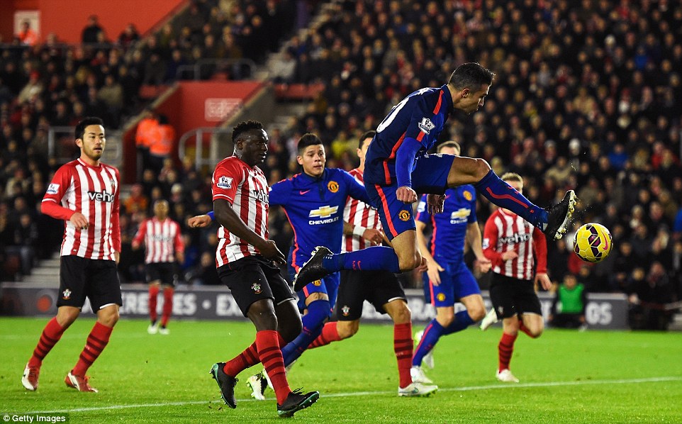 Van Persie tỏa s&aacute;ng gi&uacute;p M.U c&oacute; thắng lợi quan trọng trước Southampton