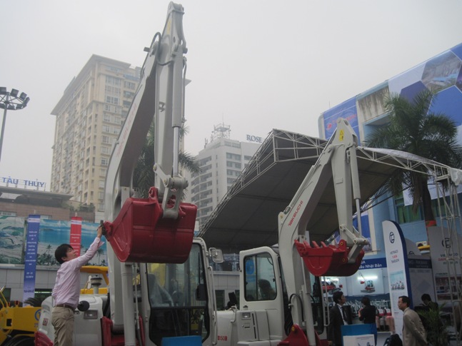 M&aacute;y x&uacute;c Mini Takeuchi TB 150C c&oacute; c&ocirc;ng suất lớn được trưng b&agrave;y tại triển l&atilde;m.