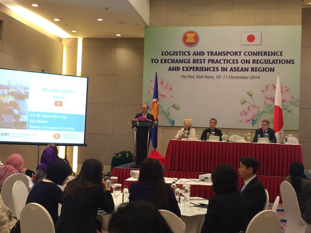Với sự hợp t&aacute;c chặt chẽ v&agrave; hỗ trợ của c&aacute;c th&agrave;nh vi&ecirc;n ASEAN kh&aacute;c, trong thời gian qua, Việt Nam đ&atilde; chủ động tham gia v&agrave;o qu&aacute; tr&igrave;nh hội nhập về vận tải v&agrave; logistics khu vực tr&ecirc;n tinh thần l&agrave; một th&agrave;nh vi&ecirc;n t&iacute;ch cực v&agrave; tr&aacute;ch nhiệm