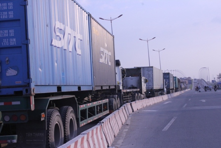 K&eacute;o qua cầu Rạch Chiếc