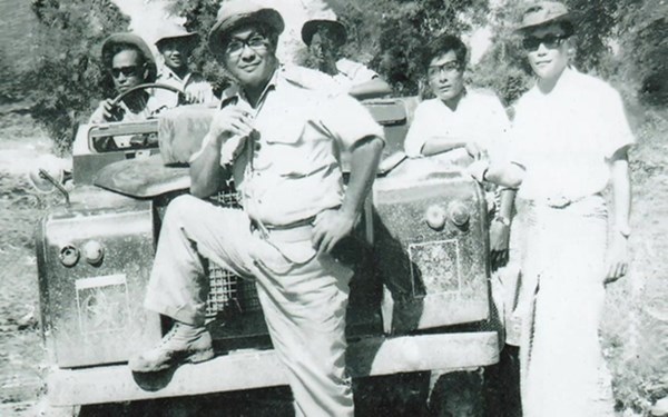  Ảnh chụp nh&oacute;m phiến qu&acirc;n Karen