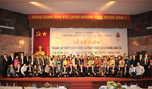 Tập thể CBCNV qua các thời kỳ trong ngày Lễ Kỷ niệm 40 năm thành lập