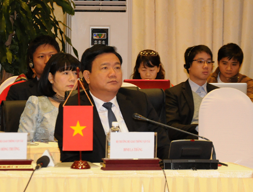 Bộ trưởng Đinh La Thăng chủ tr&igrave; Hội thảo