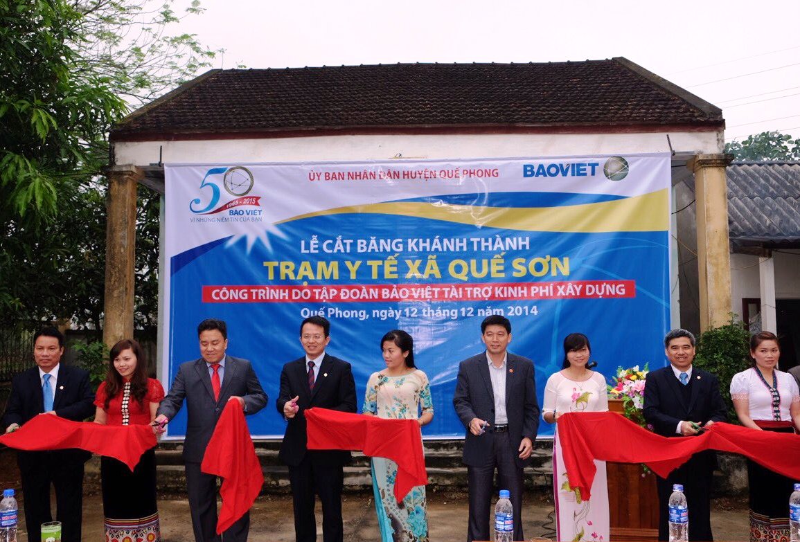 Bảo Việt cắt băng kh&aacute;nh th&agrave;nh trạm y tế x&atilde; Quế Sơn