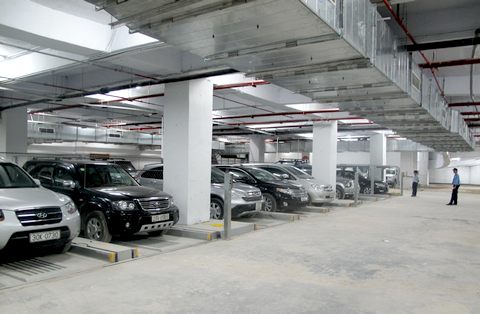 Quy m&ocirc; b&atilde;i đỗ xe chiếm khoảng 10.331m2 đất ngầm trong c&ocirc;ng vi&ecirc;n, được x&acirc;y l&agrave;m 3 tầng c&oacute; thể chứa 390 xe &ocirc; t&ocirc;