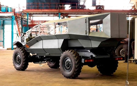 Phần h&ocirc;ng xe rất kh&aacute;c biệt với h&igrave;nh chữ V v&agrave; kh&ocirc;ng c&oacute; c&aacute;c cửa l&ecirc;n xuống như c&aacute;c mẫu xe truyền thống.