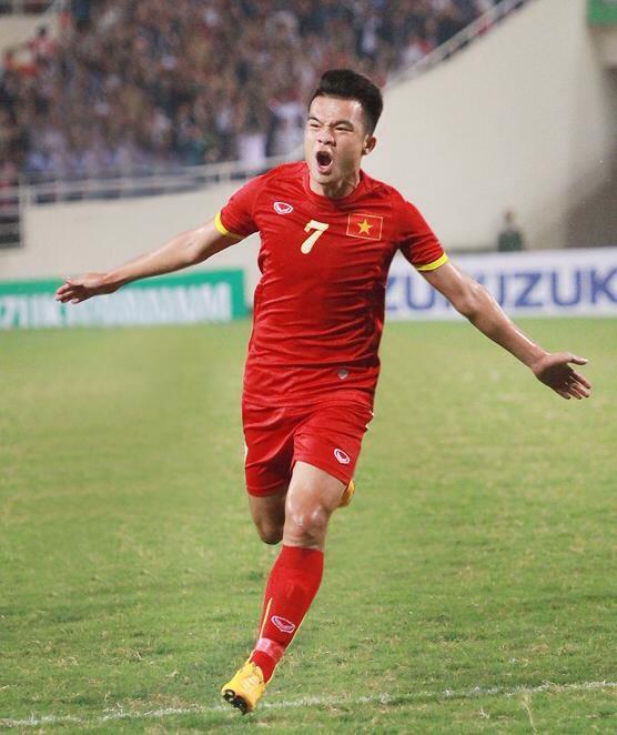 Ho&agrave;ng Thịnh trong m&agrave;u &aacute;o ĐTVN