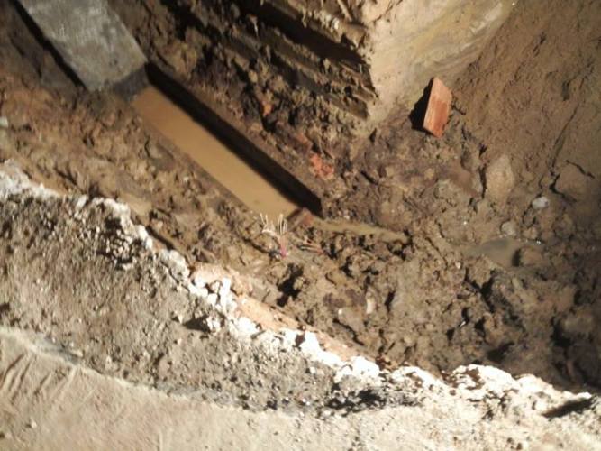 Chiếc quan t&agrave;i được ph&aacute;t hiện ngay giữa l&ograve;ng H&agrave; Nội.