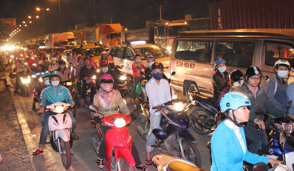 Tai nạn g&acirc;y kẹt xe nghi&ecirc;m trọng