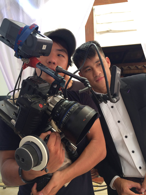 Thủy Ti&ecirc;n v&agrave; C&ocirc;ng Vinh chia sẻ, cả hai kh&ocirc;ng giấu được sự h&aacute;o hức trong suốt thời gian thực hiện MV.