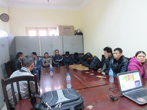 C&aacute;c đối tượng trong ổ nh&oacute;m đ&aacute;nh bạc online tại cơ quan c&ocirc;ng an