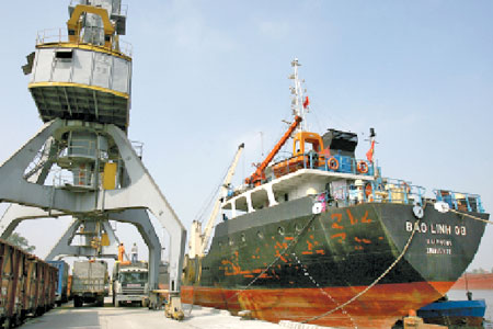 Vinalines đang tập trung v&agrave;o khối cảng biển v&agrave; xử l&yacute; triệt để những con t&agrave;u cũ kỹ